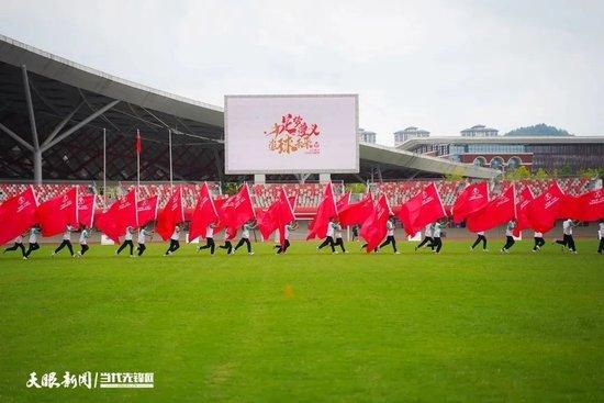 影片真实记录了一支由普通人组成的民间登山队，在专业高山向导、队长苏拉王平的带领下，踏上憧憬已久的珠峰之旅，朝世界之巅一步步靠近的攀登全过程